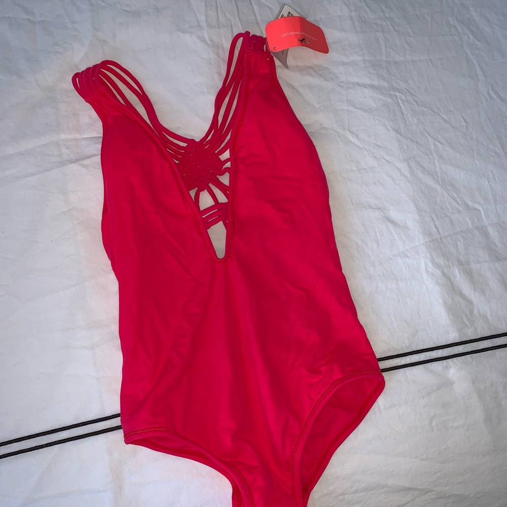 Malai One Piece w Tags